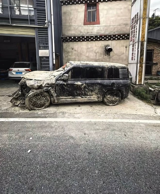 U8 попал под оползень

t.me/s/sochiautoparts

#soc...