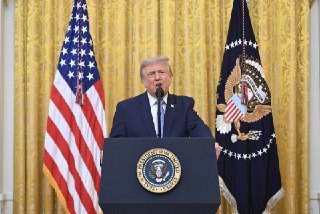 🌐 Трамп обвинил Китай во вмешательстве в выборы, Меликов может стать членом Совета Федерации. Что произошло к утру 17 июля:🔹 В Одессе во время российского ракетного удара погибли два человека. Как минимум восемь жителей пострадали.🔹 Бывший глава Дагестана 