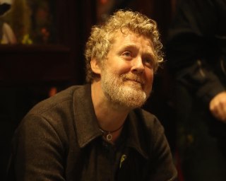 Умер ирландский музыкант и обладатель премии «Оскар» Глен Хансард, сообщается на его сайте.Хансард погиб рано утром в ДТП, когда ехал на мотоцикле в Западном Дублине, рассказали в полиции Ирландии. Ему было 56 лет.В 2006 году Хансард вместе с чешской пиани