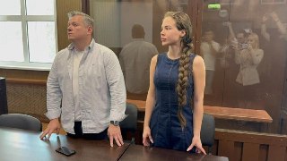 Cекс-блогера Соню Мармеладову приговорили к трём годам условно по делу о распространении порно. Такое решение вынес Мещанский районный суд Москвы.Суд также запретил девушке администрировать интернет-ресурсы в течение трёх лет, конфисковал в доход государст