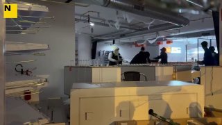 ברגע בו ניתן לראות את המשטרה עוצרת את האחראים לביזה.