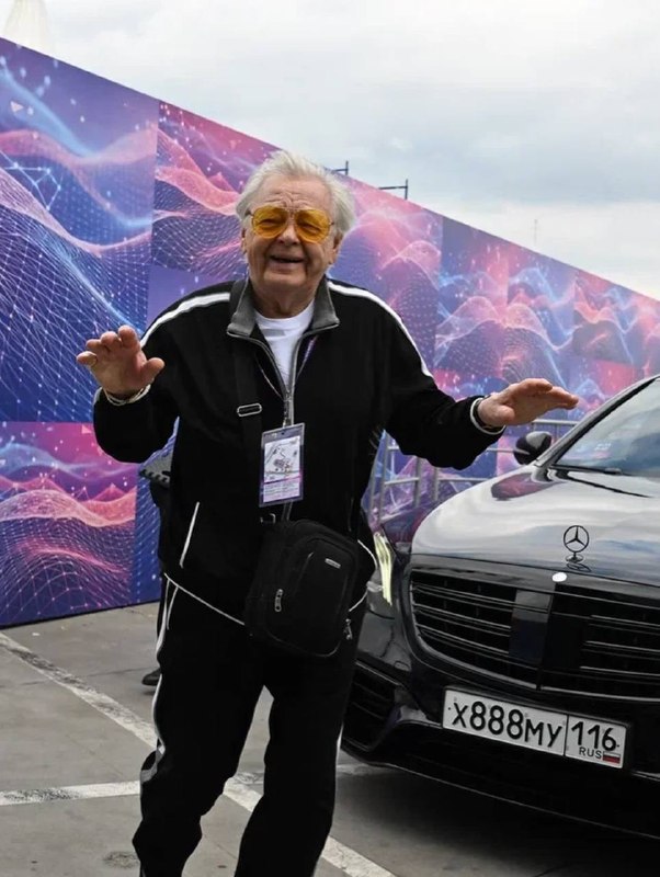 81-летний Юрий Антонов появился на «Новой волне» в Казани.