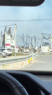 While personnel is being evacuated, Ukrainian long-range drones strike the Wildberries complex in Yekaterinburg, Russia.