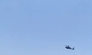 ‼️ חלק מהערוצים טענו שמסוק אפאצ'י אמריקאי טס ליד חופי האי קשם עם פרסום הסרטון הזה. / חדשות סברין