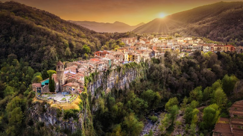 A Catalan cliffhangerCastellfollit de la Roca, Catalonia, Spain (© Eloi_Omella/Getty Images)
