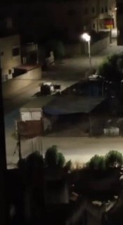 סרטון היבט נוסף של חיילי צבא הכיבוש תופסים רכב של אזרח ליד בית המלאכה הנוצרי ברחוב בלאטה עסכר, מזרחית לשכם.