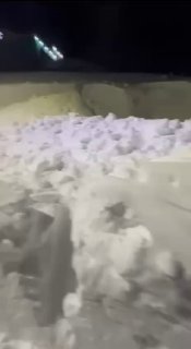 На Камчатке продолжается борьба с последствиями снежных циклонов.