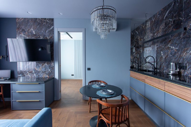 La Vie en Rose Ciel. Квартира выполнена в серо-голубых тонах, создающих атмосферу спокойствия и умиротворения, напоминающую цвет тучи. Стены окраше... - изображение 2 - vie, rose, ciel