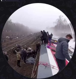 В Ульяновской области поезд сошел с рельсов, есть пострадавшиеНедалеко от станции Бряндино в Ульяновской области сошли с рельс семь вагонов пассажирского поезда, ехавшего по маршруту Челябинск — Москва, сообщили в РЖД.Согласно предварительным данным, постр