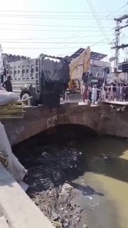 Congratulations on saving the planet with recycling, turning your AC down, and struggling with paper strawsMeanwhile, in Pakistan...Did you know? 🎓
