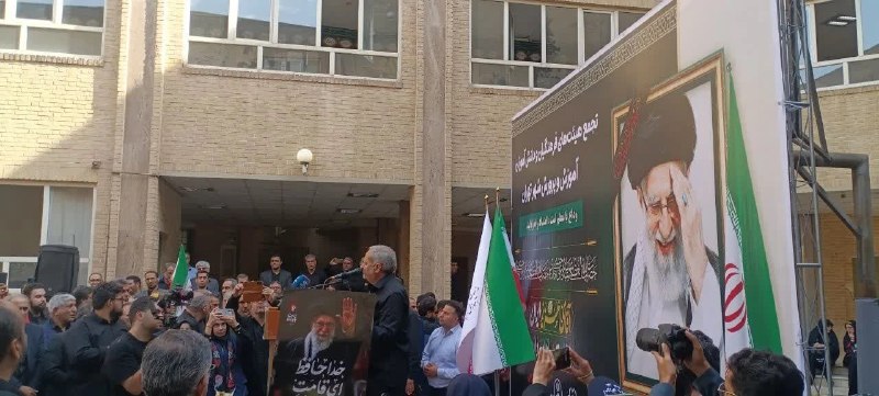טהרן: בתי ספר יארחו 200 אלף עולים לרגל ללוויית המנהיג המנוח