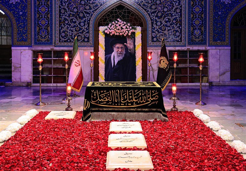عقیق: 🔻از سوی رهبر معظم انقلاب؛مراسم چهلم «آقای شهید ایران» در تهران، قم و مشهد برگزار می‌شوددفتر رهبر انقلاب اسلامی به مناسبت