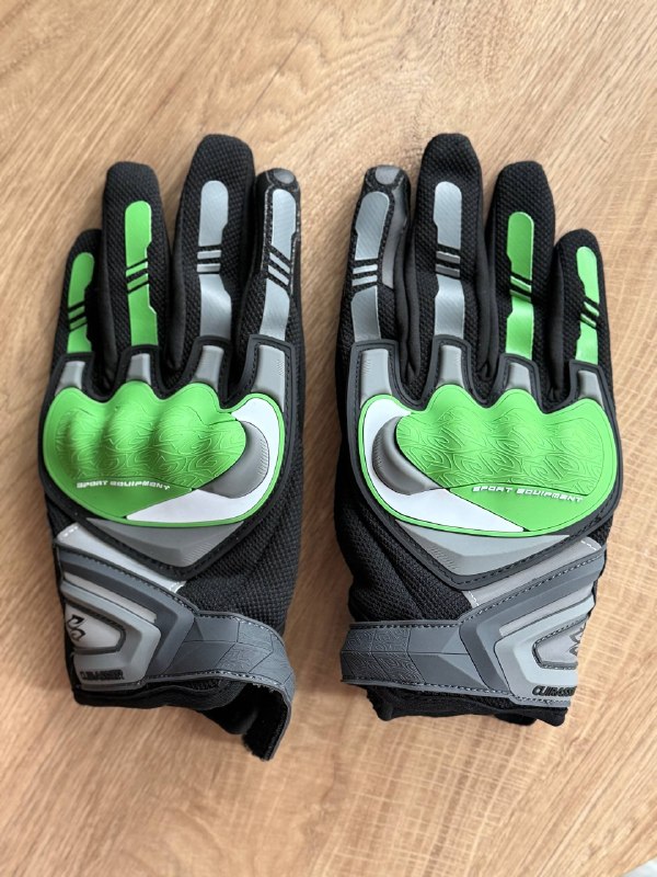 Продаю мотоперчатки с защитой и светоотражателями — фото 1