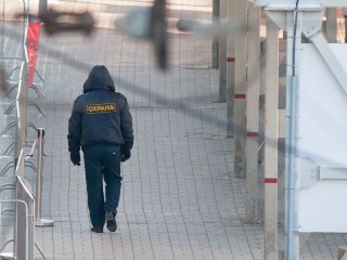 Российские кондитерские фабрики начали массово искать охранников для защиты от БПЛАРоссийские кондитерские фабрики начали искать охранников, способных защищать предприятия от атак украинских дронов. Такие вакансии появились на сервисе HeadHunter, обратила 