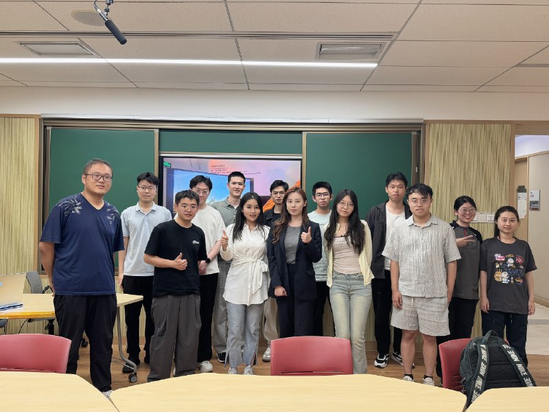 今晚北大学生AI创新会的“AI自习室”圆满结束！感谢三位嘉宾的就具身智能相关话题的精彩分享，笔芯各位同学的热情参与，现场互动氛围浓厚而热烈，大家交流意犹未尽