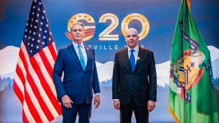 Силуанов принял участие во встрече министров G20 в США — впервые за четыре года. Он обсудил с Бессентом мирный план Трампа по УкраинеМинистры финансов США и России Скотт Бессент и Антон Силуанов побеседовали на встрече глав минфинов и центробанков стран G2