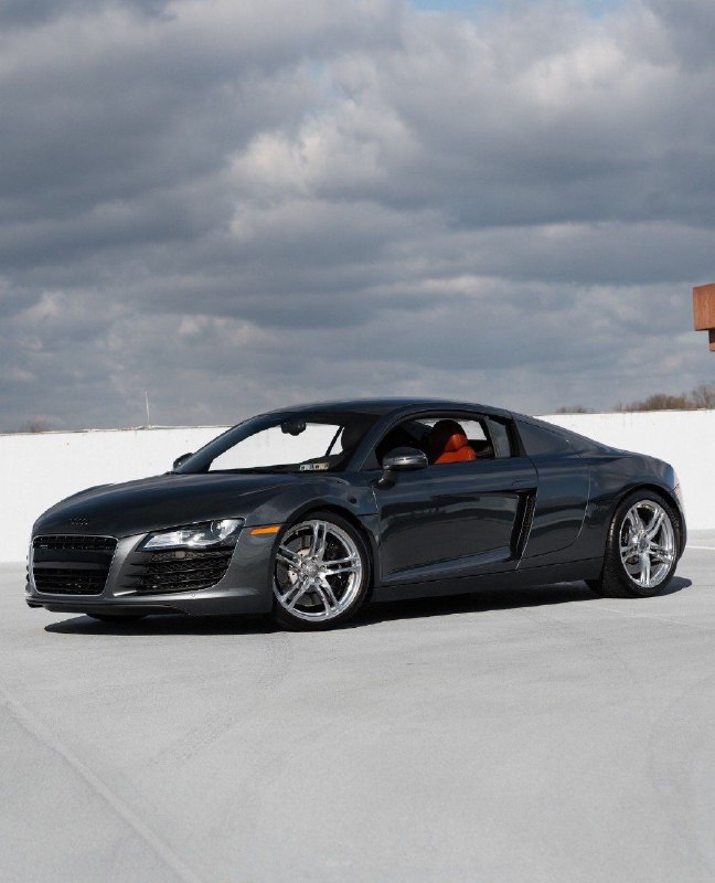 Audi R8 ‘2009 Двигатель: 4.2 V8 FSIМощность: 420 л.с. при 7 800 об/минКрутящий м