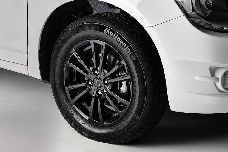 Chevrolet Cobalt для Узбекистана получил спецверсию Midnight с черным декором 2