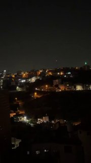 מראות של כוחות הכיבוש מסתערים על העיירה בלאא, מזרחית לטול כרם