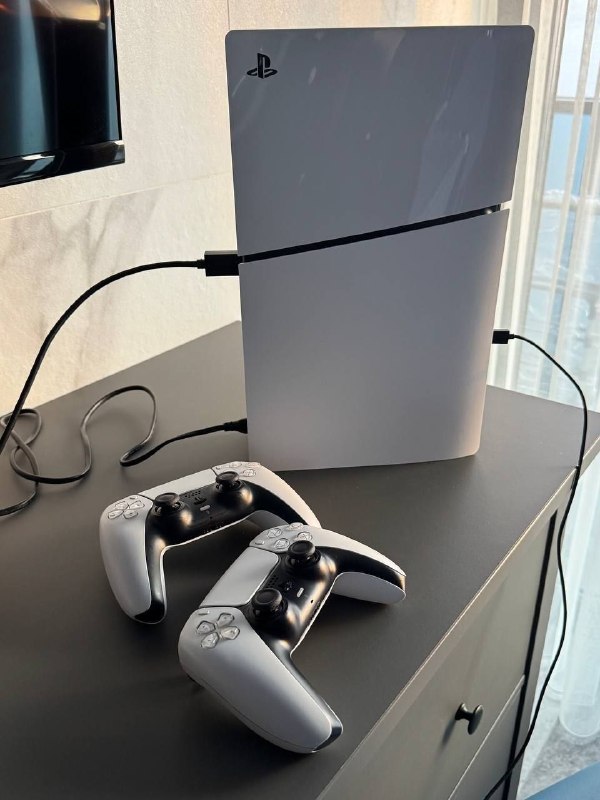Продам приставку Sony PlayStation 5 Slim 1TB Digital Edition PS5. С двумя джойстиками — фото 1