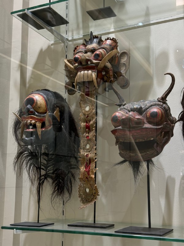 // Музей современного искусства в Тайланде //Кажется, тайцы — фанаты Сальвадора Дали. И на самом деле сюрреализм в Тайланде развивался примерно в тот же период, что и у Дали. Зацепила глазами много идей, которые хочу реализовать на съемках и с клиентами. А чем вдохновляетесь вы?// Музей современного искусства в Тайланде //Кажется, тайцы — фанаты Сальвадора Дали. И на самом деле сюрреализм в Тайланде развивался примерно в тот же период, что и у Дали. Зацепила глазами много идей, которые хочу реализовать на съемках и с клиентами. А чем вдохновляетесь вы?