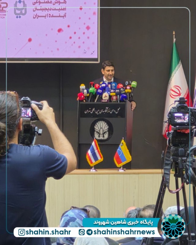 شاهین شهر وند: 📌 ستار هاشمی، وزیر ارتباطات، در افتتاحیه نمایشگاه الکامپ:🔹 ممنون از #سفرای_کشور_های_همسایه که در این آیین حضور دارند.✅ ه