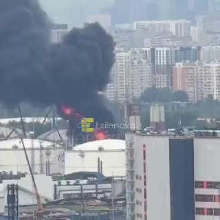🇷🇺🇺🇦💢 בית הזיקוק של מוסקבה ברוסיה עולה באש לאחר התקיפה הקרקעית הבוקר באוקראינה