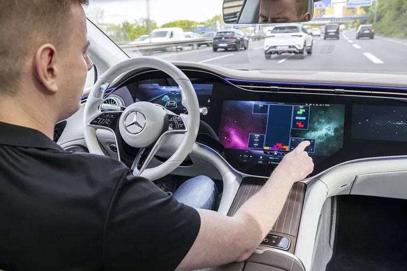 Компания Mercedes-Benz первая в мире запустила автопилот третьего уровня 3