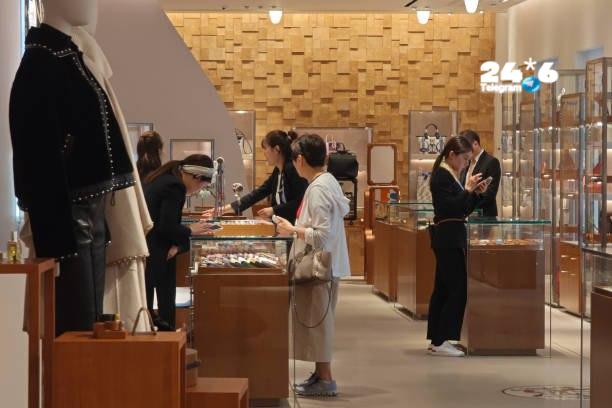 🇮🇱 ירידת ערך חברות היוקרה הגדולות באירופה ב-251 מיליארד. בשנת 2026 ירד ערך החברות Kering, Richemont, Prad…