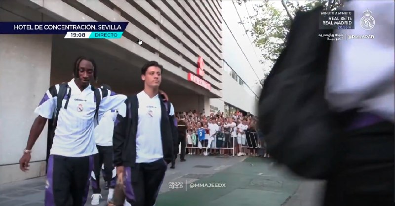 رئال مادرید | Real Madrid: 📸 شاگردای آقای مورینیو در راه ورزشگاه لاکاتروخا هستن 🄸 @RealMadridFans