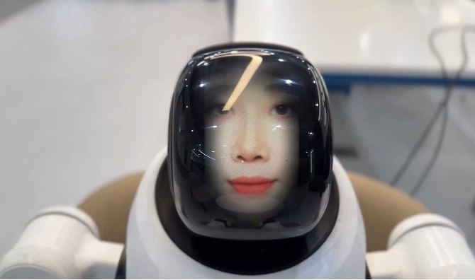 感觉智元机器人别的都挺好，就是这个画面有点阴间