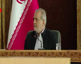 🎥 A verbal mistake by Pazeshkian when she tried to use the equivalent word "follower" in the Persian language