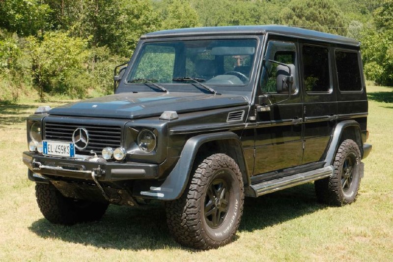 🚗✨ 1992‑годовая Mercedes‑Benz 300 GE – один из тех легендарных грузовиков, кото
