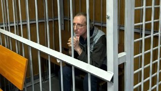 Петербургского физика-ядерщика приговорили к семи годам колонии за антивоенные посты. На его заседаниях появлялись люди в камуфляже, которые занимали все места вместо слушателей Гатчинский горсуд приговорил сотрудника Курчатовского института Дмитрия Богмут