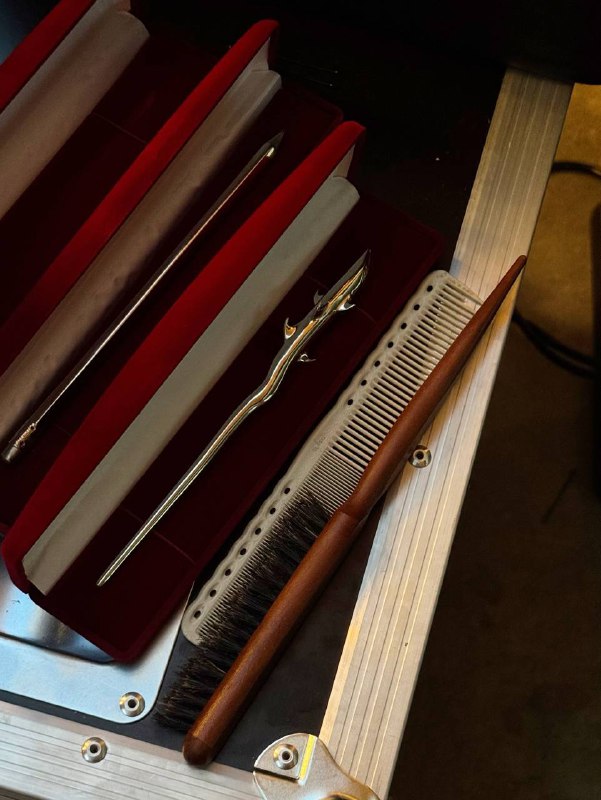 Кстати, коллеги, с днем парикмахера нас! 🌹А вся Москва гуляет в честь дня города. Ощущение, что все празднуют наш день 🤣