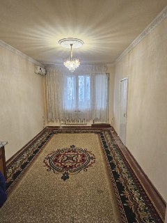 Возле Фархадского базара.Сдается 2 ком,квартира.