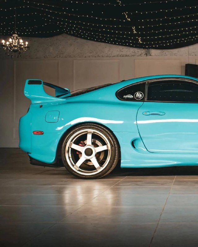 Toyota Supra A80, окрашенная в цвет Porsche Miami Blue 2