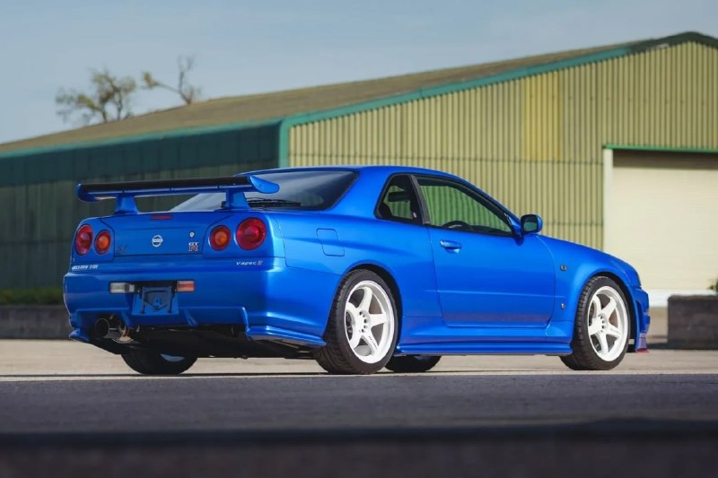 Коллекцию из пяти Nissan Skyline GT-R R34 за 3 МИЛЛИОНА евро выставят на аукцион. 2