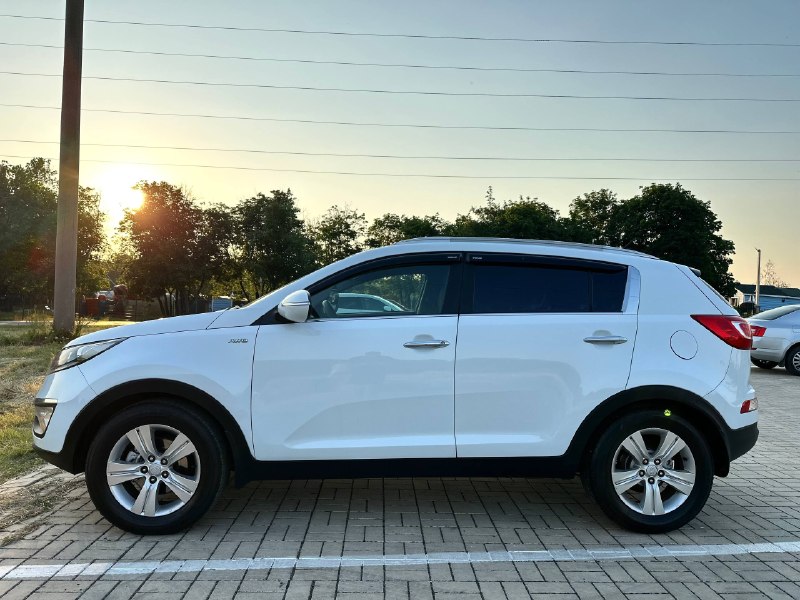 Продам автомобиль в идеальном состоянии.
Kia sportage 2012год обьем двигателя 2.0 бензин, коробка обычный автомат aisin 6ст пробег 181т км
Подключаемый полный привод, 4awd
1 Хозяин без дтп
Автомобиль полностью обслужен и вложений никаких не требует.
2 Комплекта резины и дисков, зима лето стоит андроид планшет,
Хорошая комплектация: двух зонный климат контроль. Круиз контроль. Подогрев всех сидений.
Авто свет. Авто дождь. Кожаный мультируль. Полный электро пакет. Разные помощи при вождении.
Цена 1.295.000₽+ торг
+7949-400-97-37
Звоните в любое время, если не доступен звоните еще раз связь плохая.
📲 Tg: @alligator_0888
📞 Звоните: +7(949)4009737 - фотография - 5