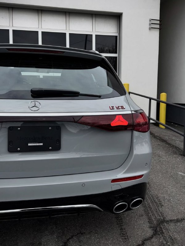 Новый Mercedes Benz E53 AMG Estate 4MATIC+ с 3,0-литровым 6-цилиндровым рядным двигателем мощностью  3