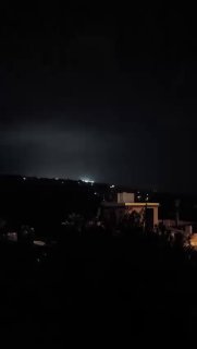 דחוף: מטוסי הכיבוש פותחים בפשיטה על העיירה מנצורי, דרומית ללבנון.