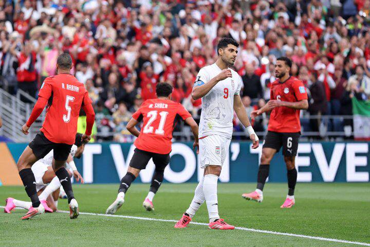 خبرگزاری خبرآنلاین: ⚽️ مهدی طارمی که فصل گذشته در لیگ یونان به میدان می‌رفت، امروز وارد کشور امارات شد تا مذاکرات خود را با مسئولان باشگاه ا