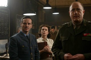 Может ли синоптик выиграть войну? Рецензия на драму «Давление»Британо-французская военно-историческая драма получилась крепкой и неглупой, но линейной. Фокус с батального экшена о критических 72 часах июня 1944 года, где вот-вот начнется грандиозная операц