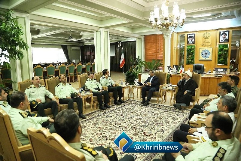 خبرگزاری صداوسیما خراسان رضوی: 🔸صبح امروز و همزمان با هفته دولت ،نشست غلامحسین مظفری، استاندار خراسان رضوی با سردار احمد نگهبان، فرمانده انتظامی استان 