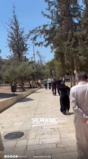 אנשים החלו להגיע למסגד אל-אקצא המבורך כדי לקיים תפילת יום שישי
