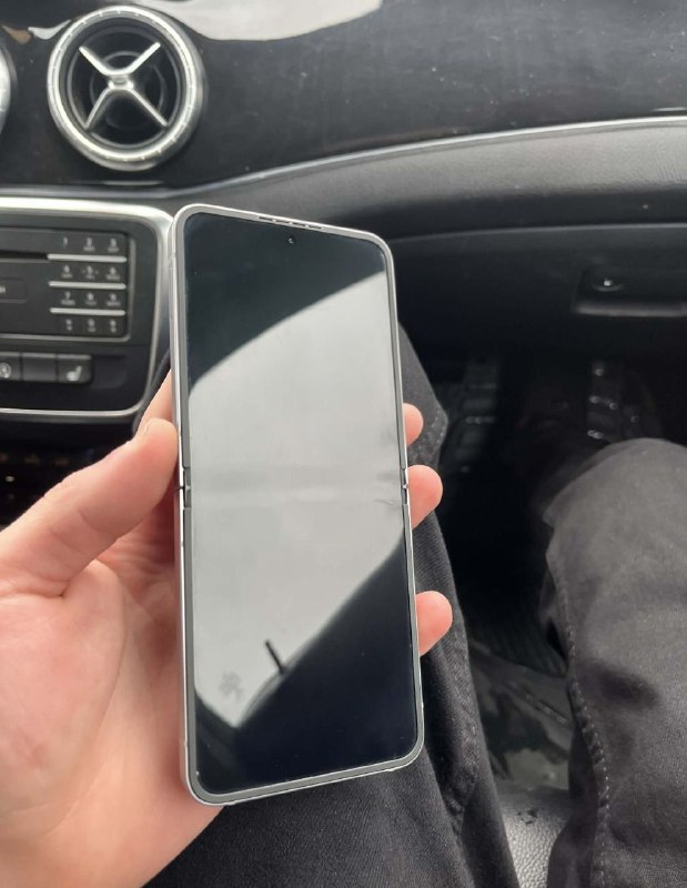 Продаётся/бменивается samsung z flip 6