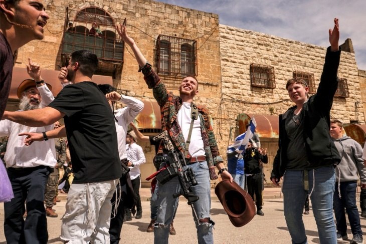 المستوطنون يكثفون هجماتهم على الفلسطينيين بالضفة