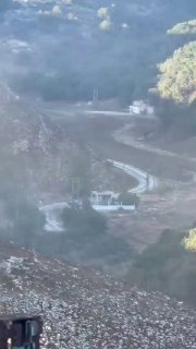 📹 פגז הארטילריה שירה הטנק הישראלי בוואדי סלוקי כוון למכל המים המספק את העיירה החולה.
