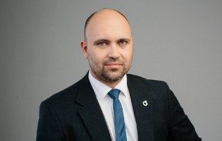 Кандидата от «Яблока» потребовали снять с выборов из-за ролика с граффити БэнксиКандидат от партии «Зеленые» Артем Кунгурцев потребовал отменить регистрацию кандидата в Госдуму от «Яблока» Ярослава Щербакова. Иск подан в Челябинский областной суд, заседани