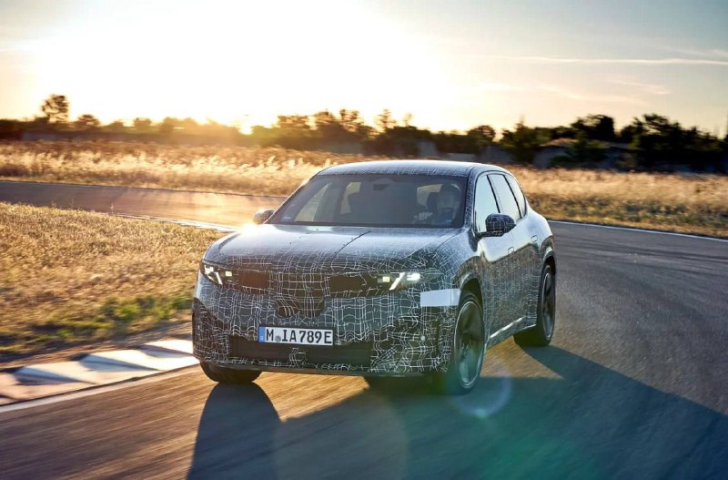 BMW теперь сама будет включать поворотники — производитель наконец-то решил главную проблему своей а